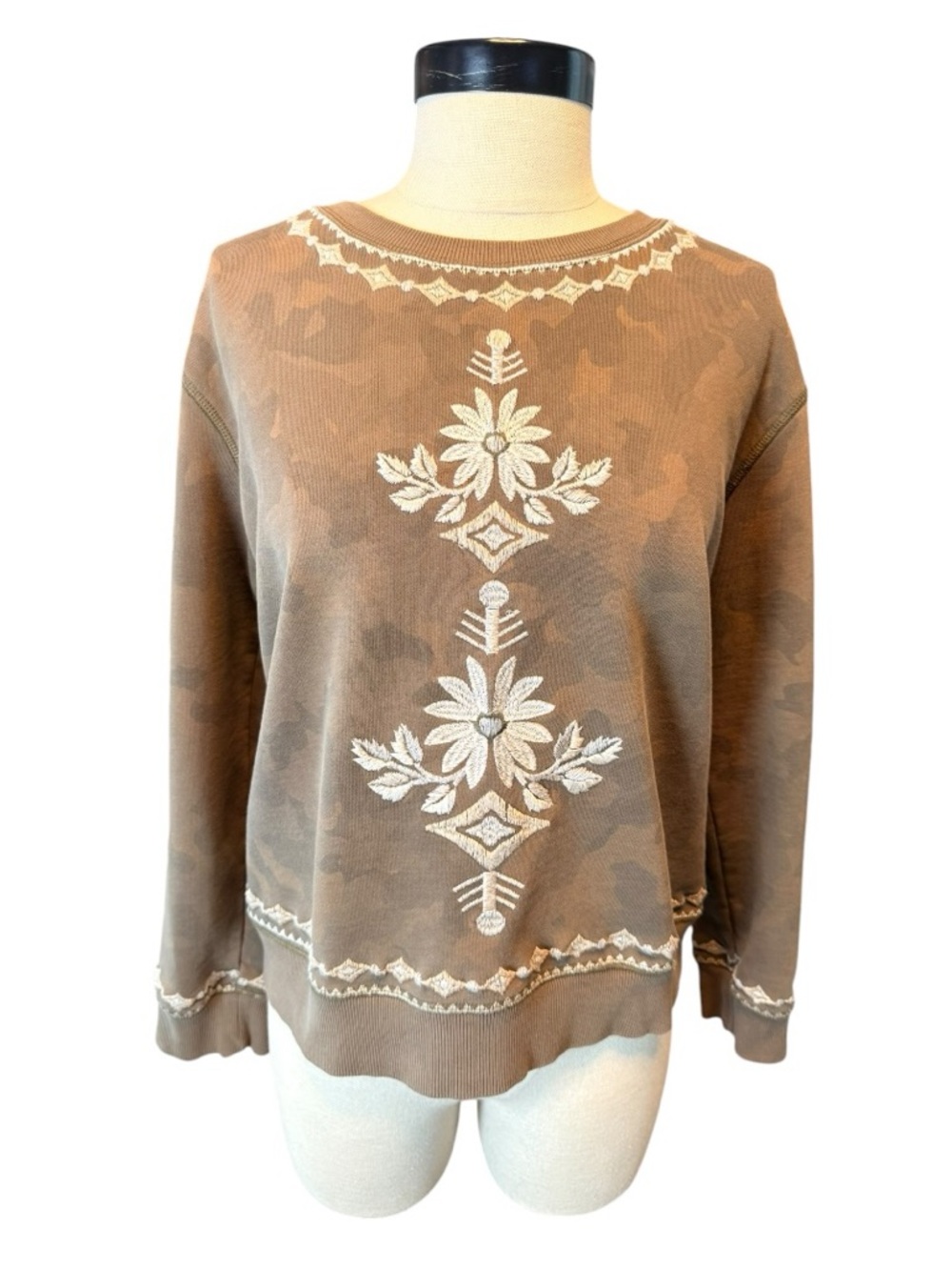 Driftwood Embroidered Sweatshirt M Boho Western Floral Camo Raw Hem Pullover - Picture 2 of 5